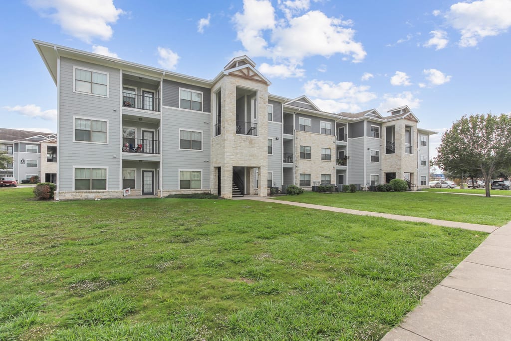 Photos and Video of The Villas at Shaver Apartments in Pasadena, TX